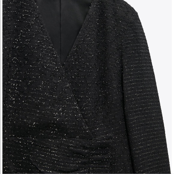 Black Textured Weave with Ruffleback - Picture 2 of 8